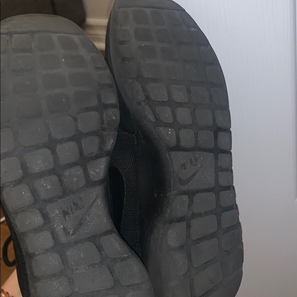 Womans black nike roches - Picture 4 of 5